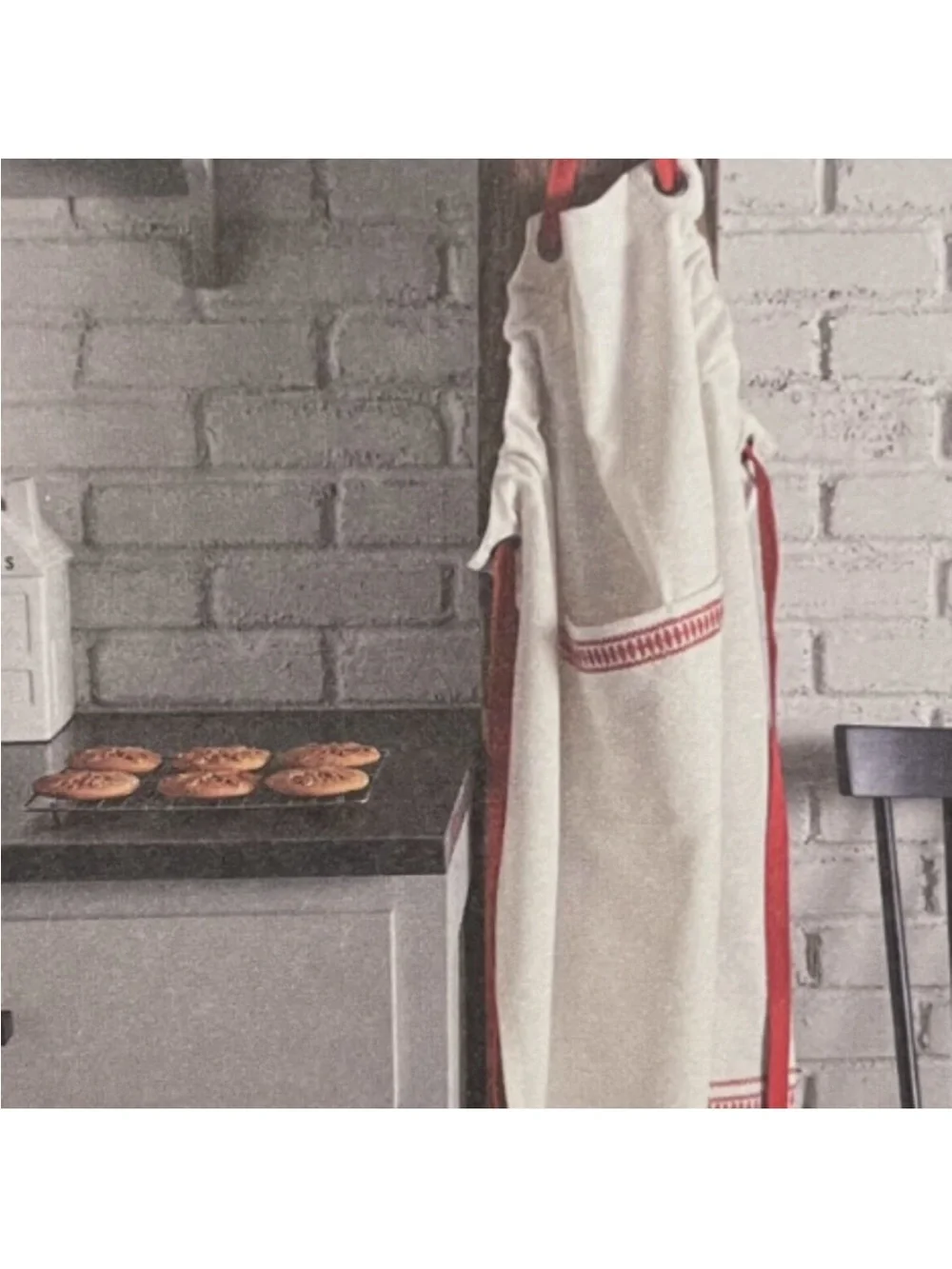 Hearth & Hand with Magnolia Apron New ‘sour cream & red’